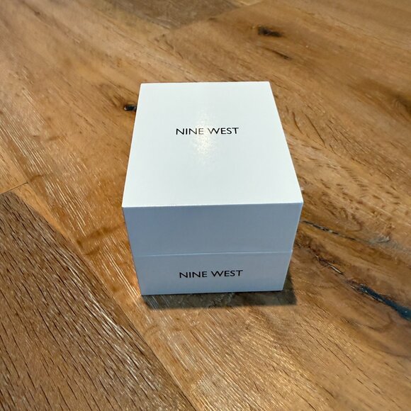 Nine West Women's Classic Silver & Black Watch NWT - Picture 6 of 13